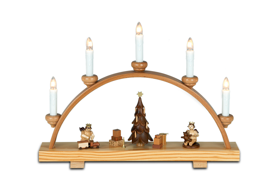 Engel am Weihnachtsbaum mit Beleuchtung
